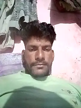 Snapshot of Hairymax_boy chatting on 03-01-26, 01:44 Hairymax boy online show from 03-01-26, 01:44