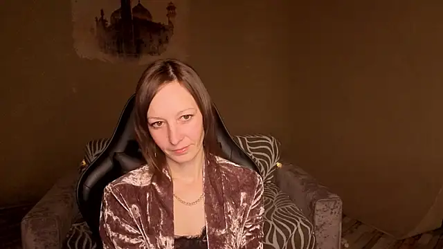 MaryKlite  online show from 01-18-26, 01:31