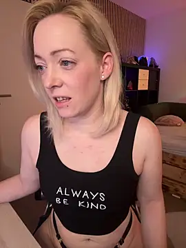 Snapshot of Lea-Kirsch chatting on 03-02-26, 06:36 Lea-Kirsch online show from 03-02-26, 06:36