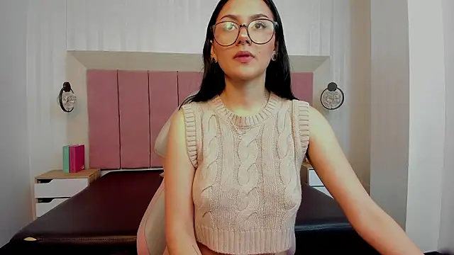 Snapshot of NiccolleHall chatting on 01-15-26, 01:58 NiccolleHall online show from 01-15-26, 01:58