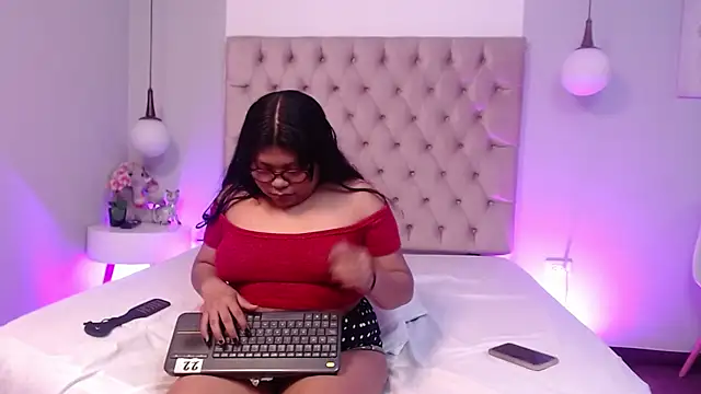 Snapshot of Kiri_Black_ chatting on 02-03-26, 03:26 Kiri Black online show from 02-03-26, 03:26