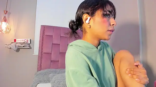 Scarlet Vixen  online show from 03-16-26, 12:31