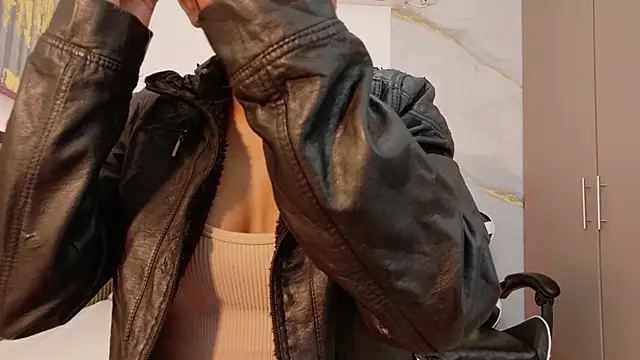 Snapshot of Scarlet_Vixen_ chatting on 02-04-26, 12:44 Scarlet Vixen online show from 02-04-26, 12:44