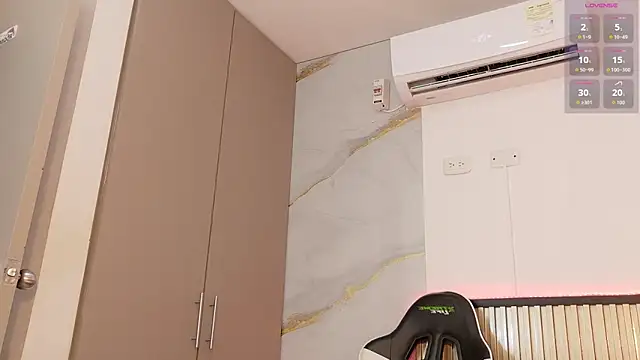 Snapshot of Scarlet_Vixen_ chatting on 02-18-26, 12:01 Scarlet Vixen online show from 02-18-26, 12:01