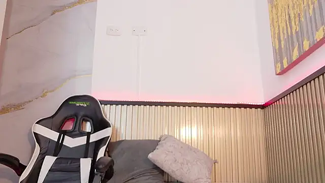 Snapshot of Scarlet_Vixen_ chatting on 02-21-26, 12:18 Scarlet Vixen online show from 02-21-26, 12:18