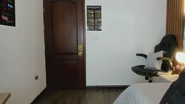 Ambarross  online show from 04-17-26, 01:47