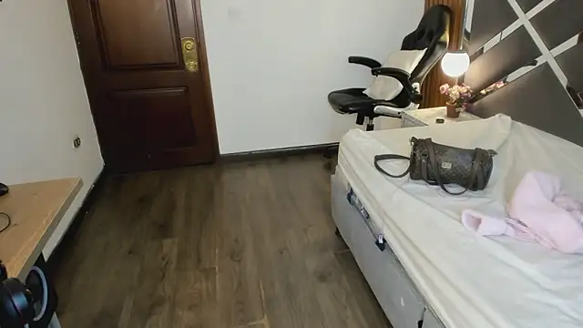 Ambarross  online show from 04-15-26, 02:43