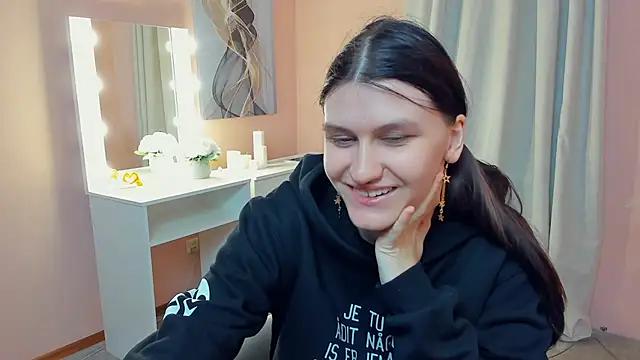 Snapshot of DaniaBimIer chatting on 01-15-26, 08:29 DaniaBimIer online show from 01-15-26, 08:29