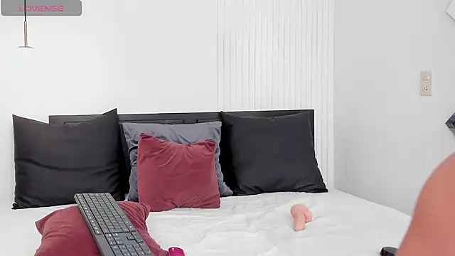 sweet shanaia online show from 03-25-26, 06:07