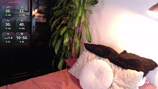 Snapshot of Mia_Volkova_ chatting on 05-22-26, 04:05 Mia Volkova online show from 05-22-26, 04:05