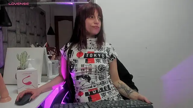 JenniQ69 online show from 07-18-26, 08:17