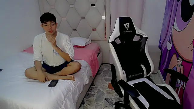 Maxwell boys online show from 02-05-26, 03:46