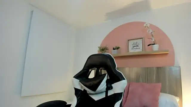 ivette swan online show from 05-25-26, 07:56