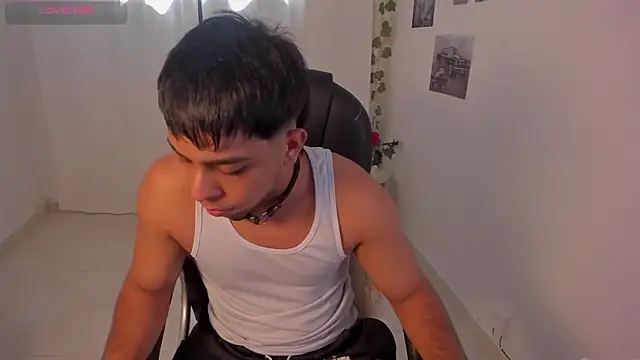 Snapshot of shooting_wilson chatting on 01-18-26, 06:11 shooting wilson online show from 01-18-26, 06:11