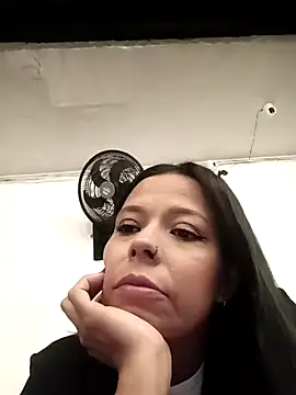Snapshot of RossyAlvarez chatting on 07-25-26, 01:24 RossyAlvarez online show from 07-25-26, 01:24