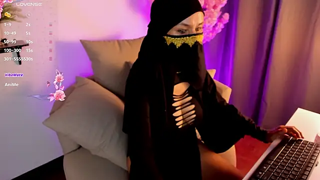 Snapshot of Latifa_ali chatting on 02-06-26, 03:13 Latifa ali online show from 02-06-26, 03:13