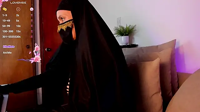 Snapshot of Latifa_ali chatting on 02-10-26, 03:49 Latifa ali online show from 02-10-26, 03:49