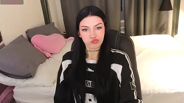 Snapshot of Kelly__Bunny chatting on 05-16-26, 06:12 Kelly Bunny online show from 05-16-26, 06:12
