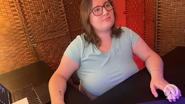 Snapshot of lucycomestrue chatting on 06-06-26, 10:26 lucycomestrue online show from 06-06-26, 10:26