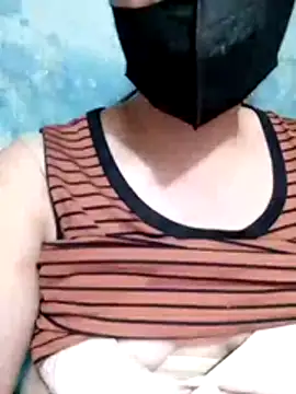 Snapshot of Gummiesu chatting on 06-08-26, 11:22 Gummiesu online show from 06-08-26, 11:22