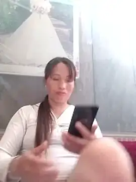 Snapshot of Gummiesu chatting on 05-21-26, 04:54 Gummiesu online show from 05-21-26, 04:54