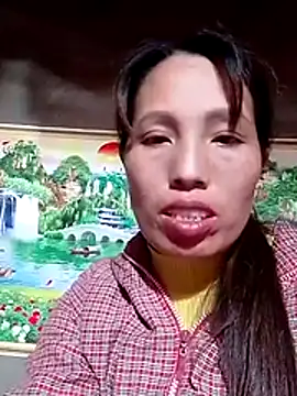 Snapshot of Gummiesu chatting on 05-03-26, 01:04 Gummiesu online show from 05-03-26, 01:04