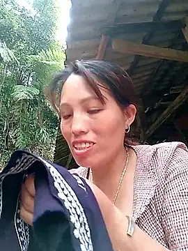 Snapshot of Gummiesu chatting on 05-15-26, 01:58 Gummiesu online show from 05-15-26, 01:58