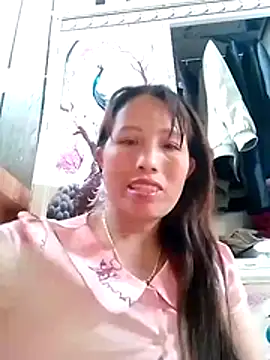 Snapshot of Gummiesu chatting on 05-05-26, 06:16 Gummiesu online show from 05-05-26, 06:16