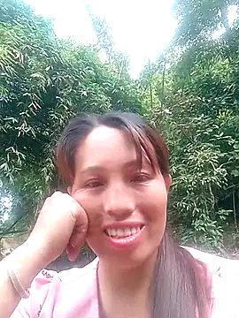 Snapshot of Gummiesu chatting on 05-17-26, 01:38 Gummiesu online show from 05-17-26, 01:38