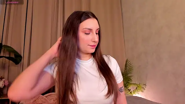 Snapshot of Celine_Coello chatting on 06-03-26, 01:23 Celine Coello online show from 06-03-26, 01:23