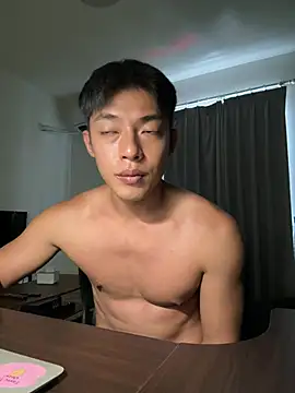 Snapshot of Yooo17 chatting on 05-14-26, 06:43 Yooo17 online show from 05-14-26, 06:43