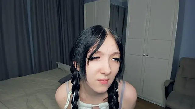 RoxanneComisky online show from 02-15-26, 04:17