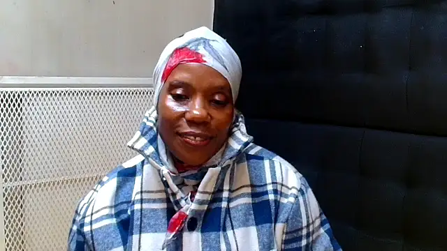 Snapshot of EbonyEmpressMilf chatting on 06-17-26, 08:41 EbonyEmpressMilf online show from 06-17-26, 08:41