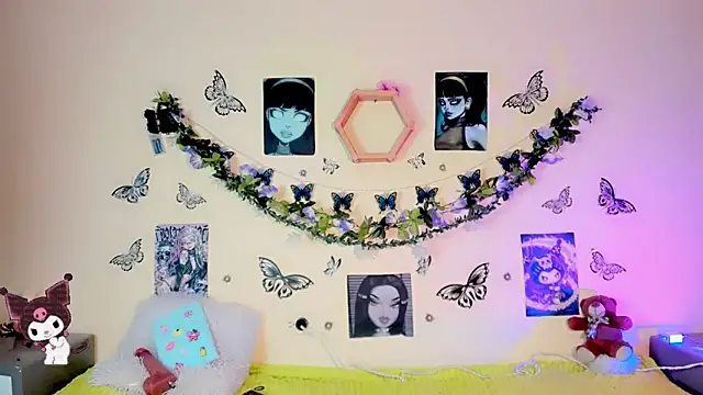 Miss-Saraii online show from 04-15-26, 07:58