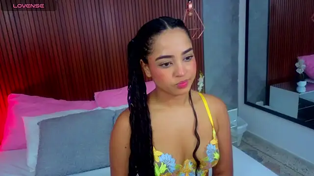 Snapshot of Emma_Thompssonn chatting on 05-24-26, 01:11 Emma Thompssonn online show from 05-24-26, 01:11