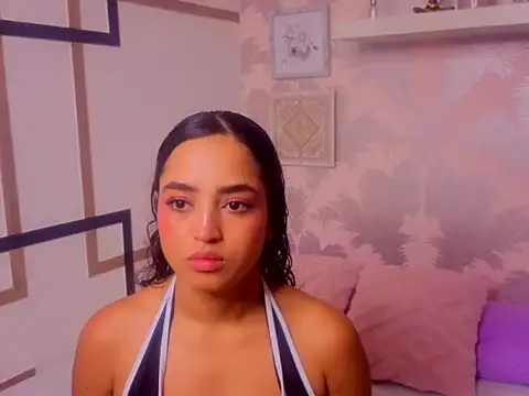 Snapshot of Emma_Thompssonn chatting on 06-11-26, 12:24 Emma Thompssonn online show from 06-11-26, 12:24