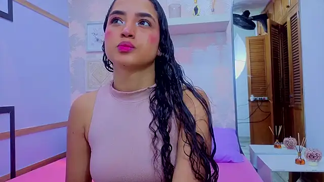 Emma Thompssonn online show from 04-07-26, 12:07