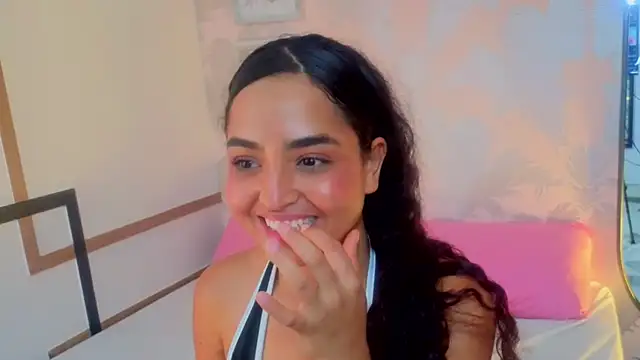 Snapshot of Emma_Thompssonn chatting on 04-29-26, 05:30 Emma Thompssonn online show from 04-29-26, 05:30
