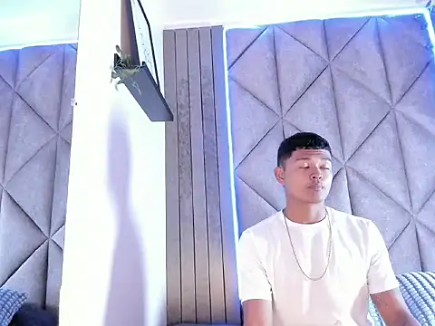 Snapshot of AndrewKenoxx_ chatting on 02-06-26, 07:32 AndrewKenoxx online show from 02-06-26, 07:32