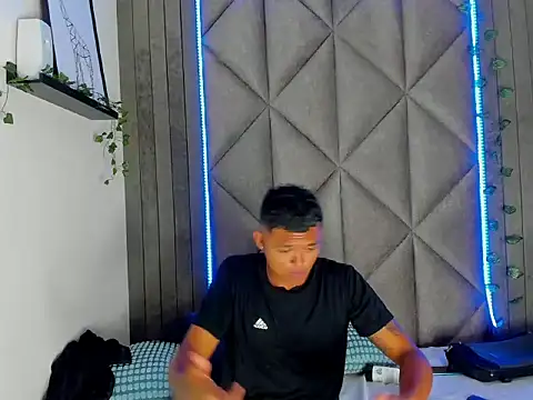 AndrewKenoxx  online show from 03-08-26, 02:04