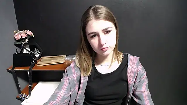 Snapshot of Sunny_siren chatting on 02-19-26, 01:30 Sunny siren online show from 02-19-26, 01:30