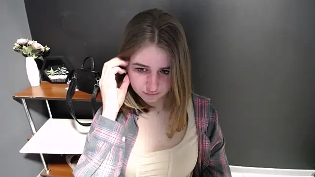 Sunny siren online show from 03-23-26, 01:55