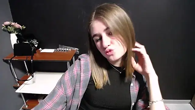 Sunny siren online show from 03-16-26, 01:37