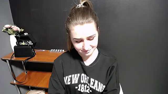 Sunny siren online show from 04-09-26, 12:44