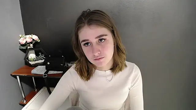 Snapshot of Sunny_siren chatting on 02-17-26, 02:03 Sunny siren online show from 02-17-26, 02:03