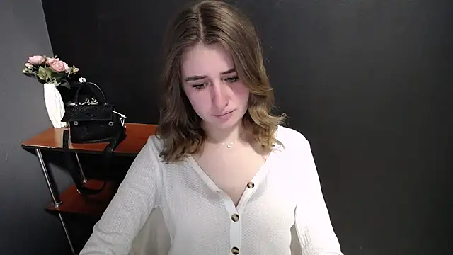 Sunny siren online show from 04-22-26, 01:51