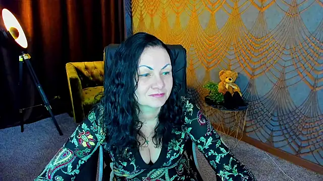 IrissMoon online show from 04-14-26, 05:45