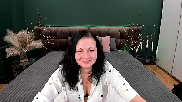 IrissMoon online show from 03-16-26, 06:21