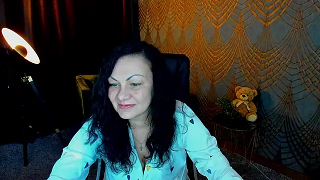Snapshot of IrissMoon chatting on 05-31-26, 05:29 IrissMoon online show from 05-31-26, 05:29