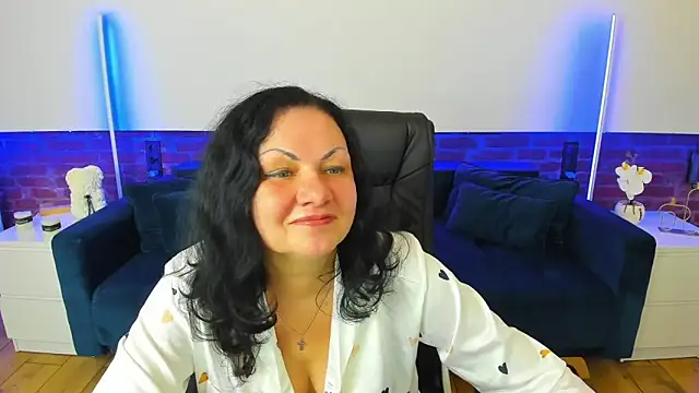 IrissMoon online show from 03-06-26, 06:41